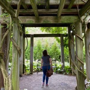 Meet your Posher, Laura